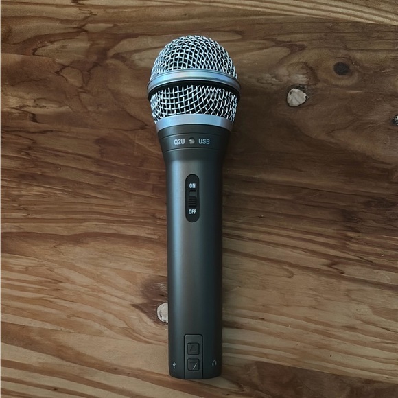 Samson Black Dynamic Microphone - Picture 2 of 4